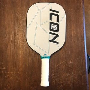 Diadem Icon Pickleball paddle
